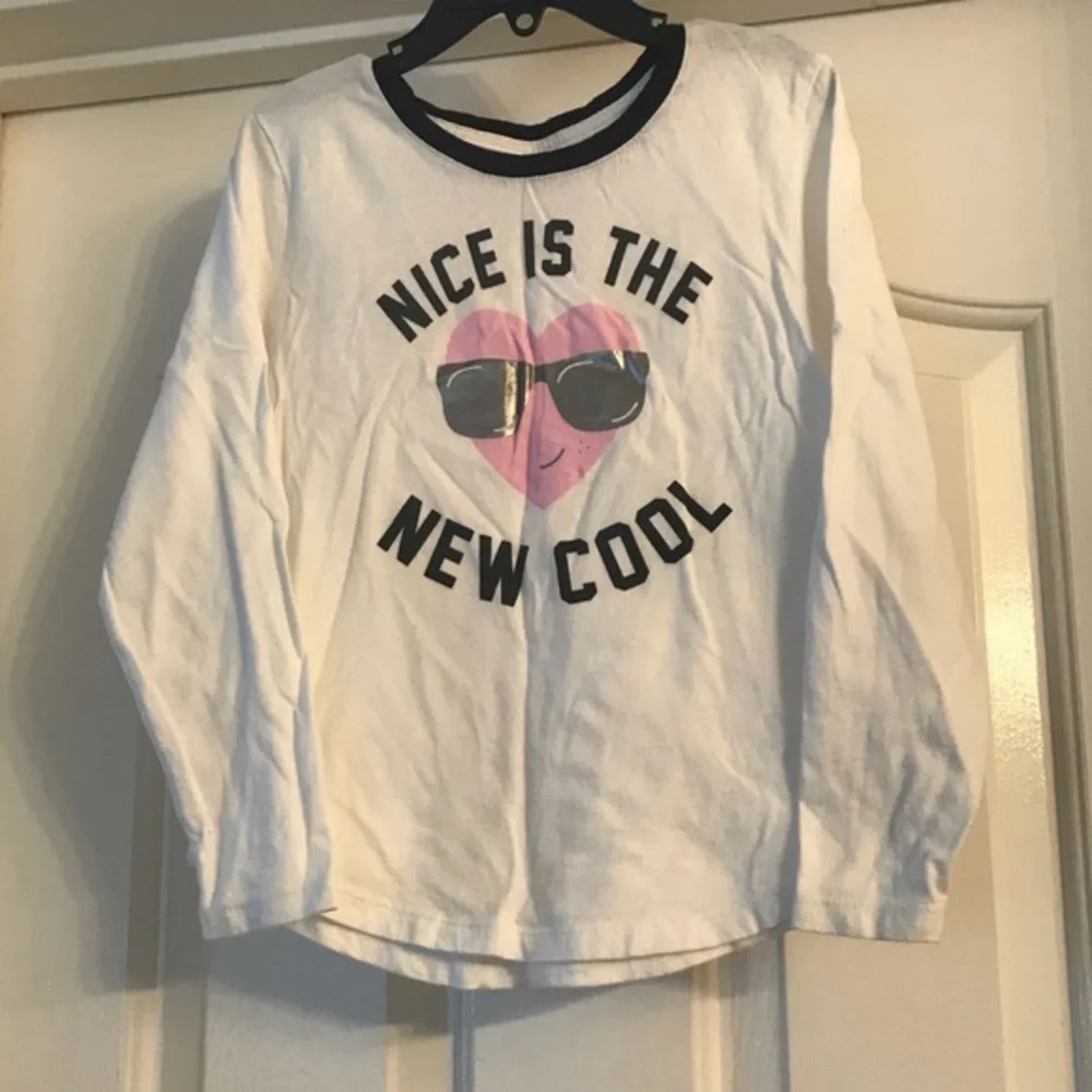 Old Navy white top, size 6-7